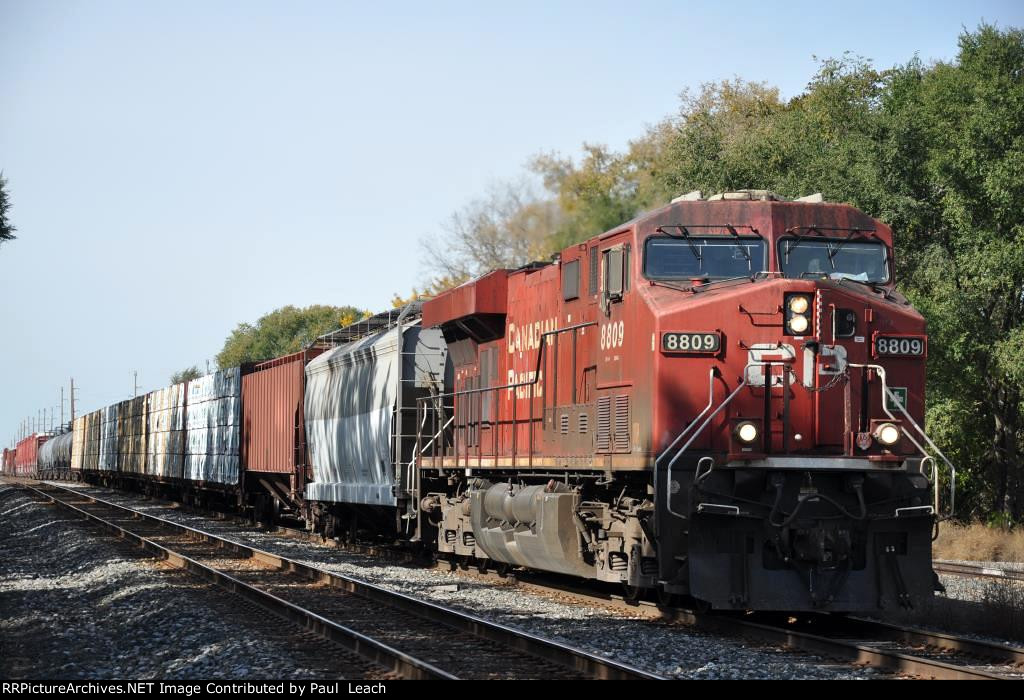 Manifest eases east down the siding